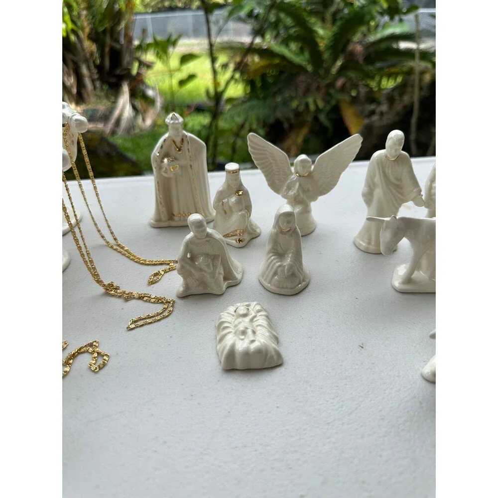 Vintage White Gold Trim Accents 17 Piece Glazed Porcelain Ceramic Nativity Set